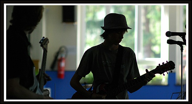 guitare ombre.jpg (48,5 KB)